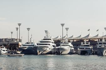 Yas Marina готовится к гонке Formula 1 - ETIHAD AIRWAYS ABU DHABI GRAND PRIX