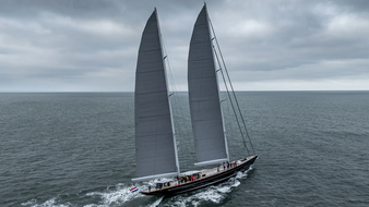 Royal Huisman тестирует суперяхту Aquarius II на воде