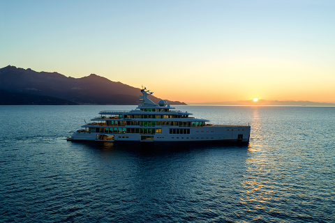 BENETTI представляет гибридную гига-яхту M/Y «LUMINOSITY»