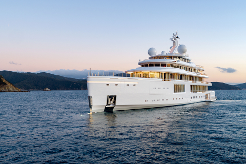 BENETTI представляет гибридную гига-яхту M/Y «LUMINOSITY»