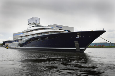 Верфь Feadship спустила на воду первую суперяхту с водородными топливными элементами