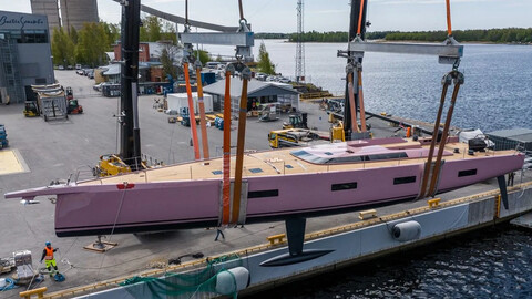 Baltic Yachts спустила на воду кастомный розовый парусник