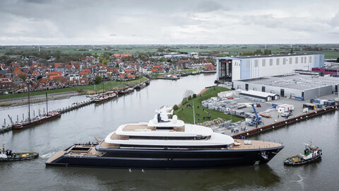 Feadship передала владельцу суперяхту Drizzle