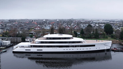 Feadship спустила на воду суперяхту Project 712