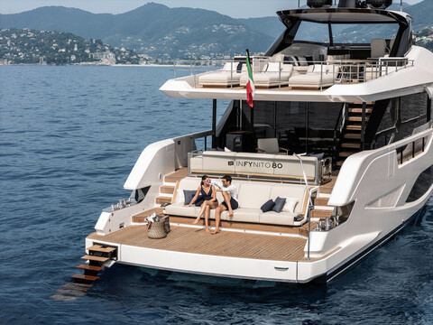 Infynito 80: Ferretti Yachts показала интерьеры новинки