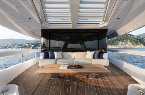 Infynito 80: Ferretti Yachts показала интерьеры новинки