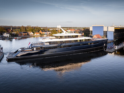 Feadship спустила на воду 76-метровую суперяхту One