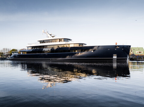 Feadship спустила на воду 76-метровую суперяхту One