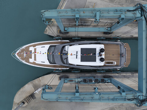 Ferretti Yachts спустила на воду новую яхту Ferretti 940